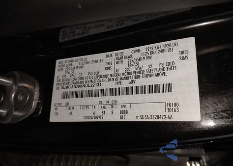 2022 Lincoln Corsair Standard z USA, uszkodzony, nr VIN 5LMCJ1D9XNUL22131